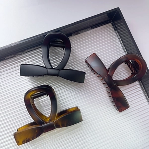 Three-piece set of elegant bow hair claws in matte black and tortoiseshell patterns