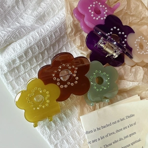 Pinces à cheveux fleurs en acétate avec strass en plusieurs couleurs style vintage chic