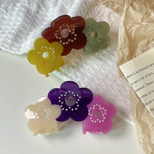 Pinces à cheveux fleurs en acétate avec perles et strass en six couleurs variées