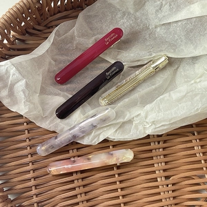 Five-piece set of minimalist acetate French hair clips in marble and solid colors