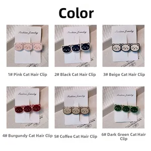 Détail de pinces à cheveux chat mignon en six couleurs différentes présentées sur des cartes