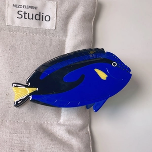 Detailed close-up of Blue Tang fish hair claw clip with vibrant blue and yellow acetate finish