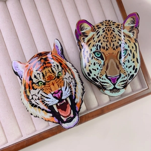 Acrylic leopard and tiger hair claws with vivid animal patterns for hair styling