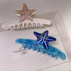 Elegante Haarspangen aus Acetat im Seestern-Design in Cremeweiß und Blau-Marmor