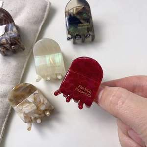 Détails des pinces à cheveux en acétate avec texte doré France Handmade gravé dessus