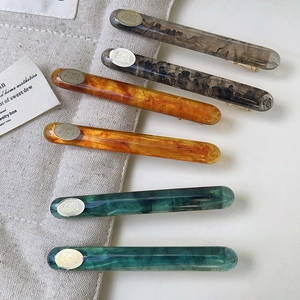 Vintage Acetate Marble Pattern Hair Clip For Women Retro Duckbill Bangs Clip With Gold Metal Label Elegant Hair Accessories