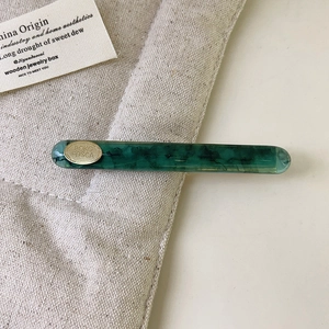 Vintage dark green marble texture hair clip with elegant gold oval metallic detail