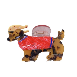 Pince à cheveux teckel mignonne en acétate de tortue avec motif de pull rouge