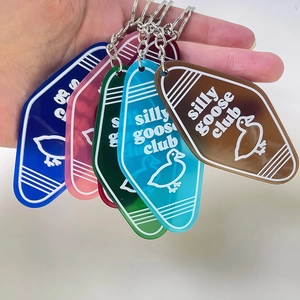Set mit fünf farbenfrohen rautenförmigen Acryl-Schlüsselanhängern im Motel-Stil Motiv Gans