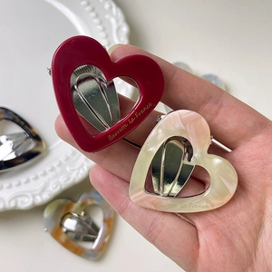 Hollow heart acetate hair clips in marble and tortoiseshell patterns for women