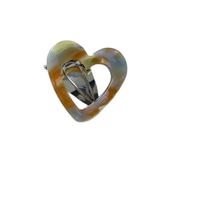 Chic heart-shaped acetate hair clip with marble pattern and metal spring barrette