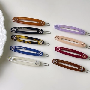 Elegante Haarspangen in Bonbonfarben mit Strasssteinen in neun verschiedenen Farben
