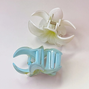 8cm Hawaïaanse frangipani en lelie haarklemmen in wit en blauw kleurverloop voor dames