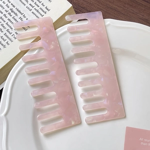 Pink marble acetate wide-tooth comb set for hair styling and scalp massage in elegant tray