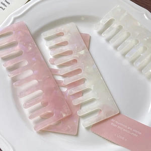 Acetate wide-tooth hair comb set with pink marble and cream white pearlescent finish