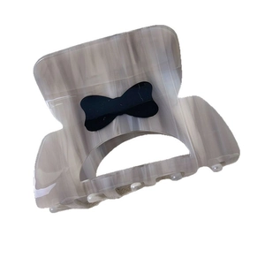 Elegante pinza per capelli in acetato marmorizzato con fiocco nero per acconciature