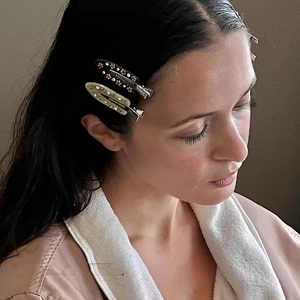 Sparkling rhinestone flower hair clips for women in champagne and bronze tones