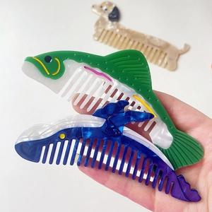 Peignes en acétate en forme de baleine et hippocampe avec texture marbrée colorée