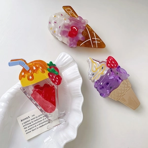 Lot de trois pinces à cheveux en acétate en forme de glaces et milkshakes aux tons pastel doux