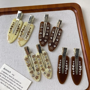 Retro 8-piece set of marble acetate hair clips with crystal flowers in a wooden tray