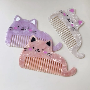 Trois peignes mignons en forme de chat en acétate, couleurs pastel violet, rose et blanc