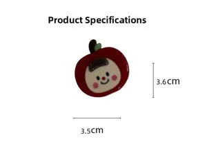 Detailansicht der Maße 3,6 cm x 3,5 cm des niedlichen roten Apfel-Haarclip-Zubehörs