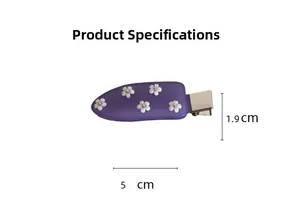 Dettaglio molletta per capelli viola con fiori che mostra dimensioni di 5cm per 1,9cm