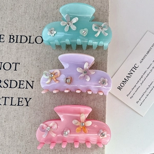 Pinces à cheveux en acétate avec fleurs pastel, nœuds et détails en strass