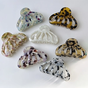 Vintage Hollow Cellulose Acetate Hair Claw Clip For Women Marble Texture Shark Clip Elegant Commute Hair Accessories