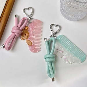 Mignon Porte-clés Peigne en Acétate Ours Rose Chat Vert Menthe Pendentif de Sac Coeur en Alliage Corde en Cuir PU Nœud