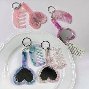 Ensemble porte-clés miroir et peigne en forme de cœur avec motifs élégants effet marbre