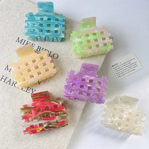 New Korean Acetate Hollow Grid Hair Claw Clip Elegant Marble Texture Shark Clip Hair Accessories For Women Daily Styling