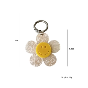 Detailed view of smiley flower keychain with dimensions 8cm by 5.5cm and 11g weight
