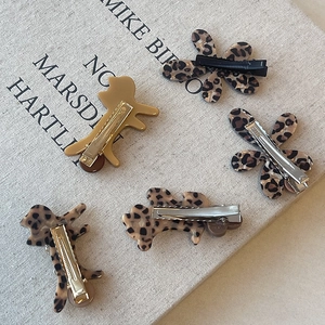 5-piece leopard print flower hair clip set with acetate animal shapes on vintage fabric
