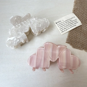Set of two French heart-shaped acetate hair claws in pearl marble and pink stripes