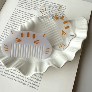 Set of two cute cat-shaped portable hair combs for children with anti-static design