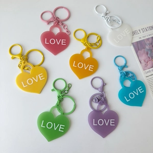 Porte-clés en Acrylique Cœur d'Amour Charme de Lettre Coloré Pendentif de Sac Couleur Macaron Accessoires pour Femmes Décor