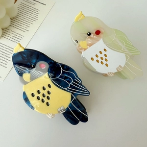 Chic parrot-shaped acetate hair claw clips in blue and green marble animal patterns