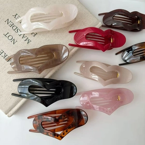 Pinces à cheveux plates en forme de cœur en couleurs assorties pour coiffures élégantes