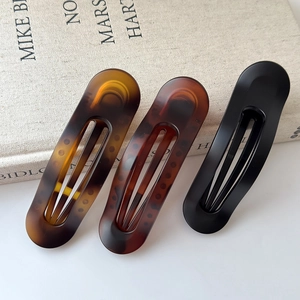 Lot de trois barrettes à cheveux ovales en résine motif écaille et noir mat pour femme