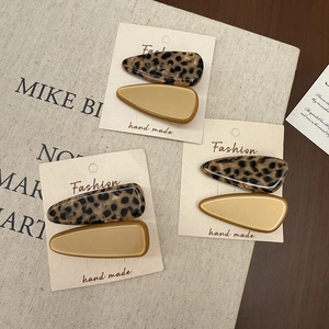 Tortoiseshell and solid khaki acetate hair clip set on display cards for women