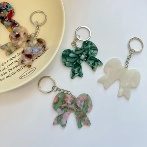 Porte-clés chic en acétate avec nœud papillon marbré pour sacs et accessoires