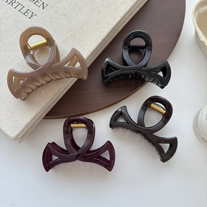 Lot de pinces à cheveux à nœud ajouré en noir et bordeaux avec finition brillante