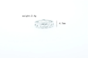 Detail view showing 4.7mm height and 2.4g weight of silver chain texture ring