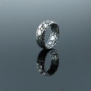 Vintage Stainless Steel Ring With Geometric Cracked Pattern Minimalist Industrial Style Polished Finger Jewelry For Men Women