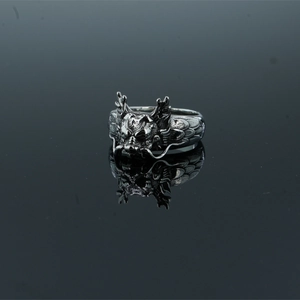 Vintage dragon head ring with silver scale texture in a classic punk style