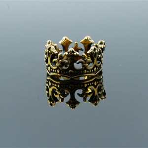 Vintage gold crown ring for men featuring gothic fleur-de-lis patterns in stainless steel