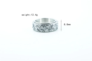 Detail view of retro leaf spinner ring showing 8.8mm width and 12.4g weight specs