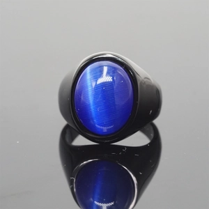 Vintage roestvrijstalen ring met ovale blauwe kattenoogsteen en zwarte metalen band