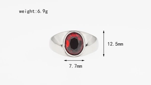 Anillo de plata con piedra preciosa roja ovalada y dimensiones de 12,5 mm por 7,7 mm